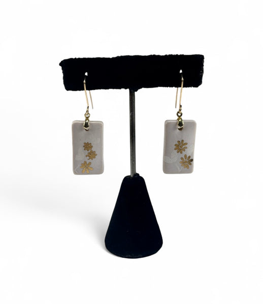 Earrings w/ luster/decal