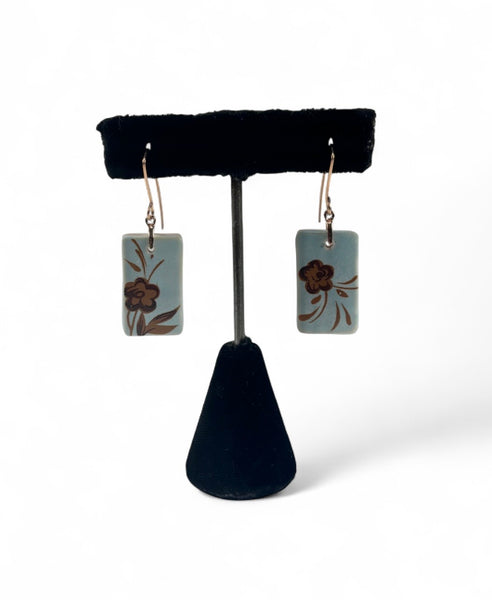 Earrings w/ luster/decal
